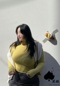 丰满黑桃美女